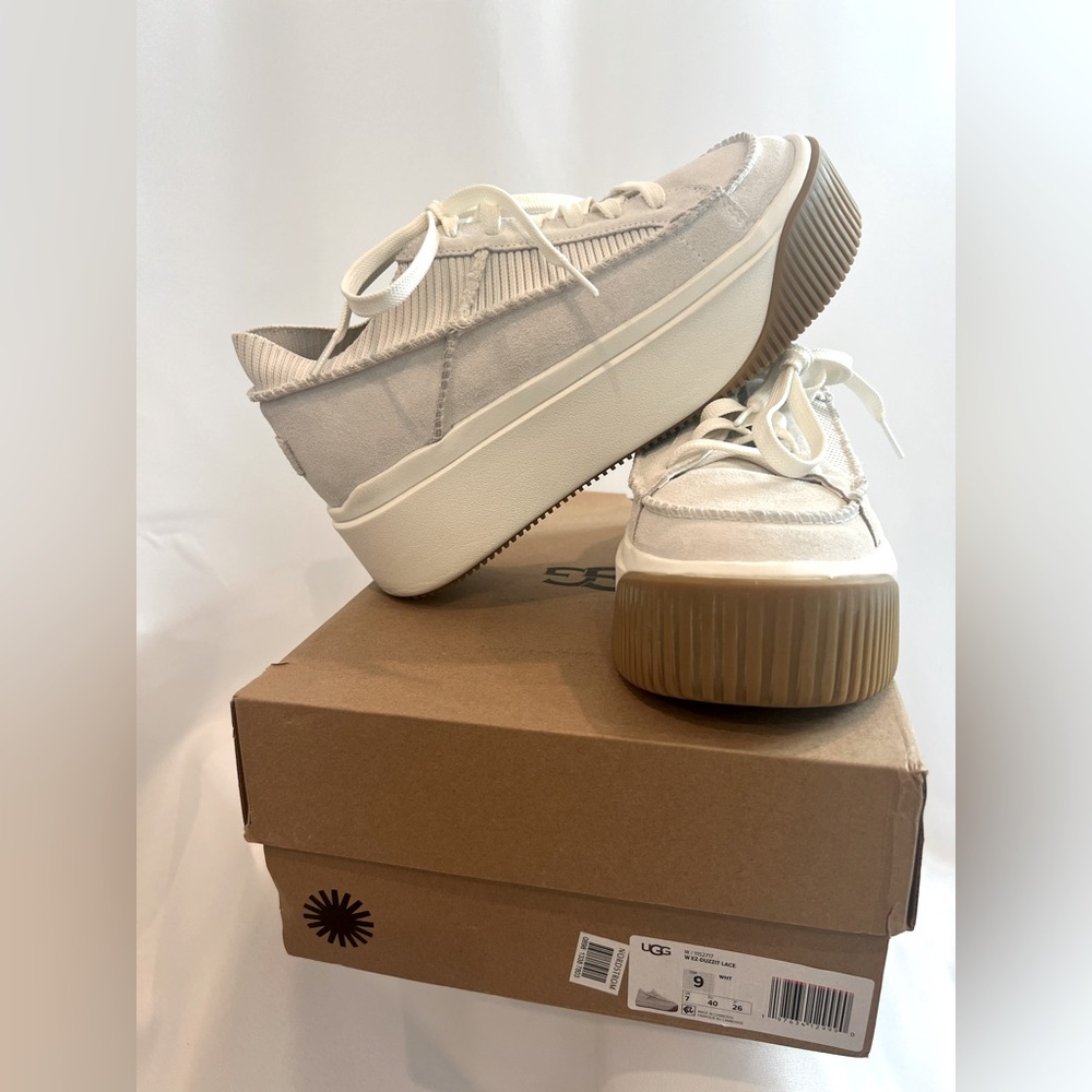 UGG White Suede EZ-DUZZIT LACE Platform Sneakers with Chunky Sole. Size 9.0